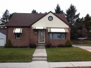 1716 S 9th St, Manitowoc, WI 54220