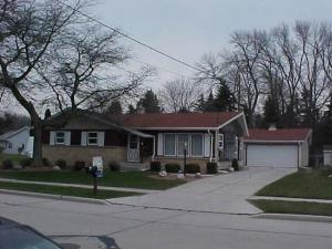 915 Glenview, Manitowoc, WI 54220