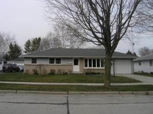 2130 Lexington Dr., Manitowoc, WI 54220