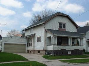 1032 S 17th St., Manitowoc, WI 54220