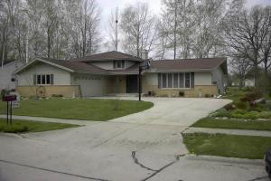 1242 Westwood Ln., Manitowoc, WI 54220