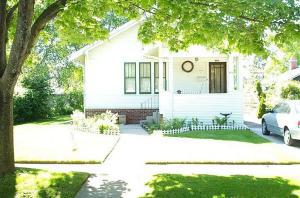 912 N 17th St., Manitowoc, WI 54220