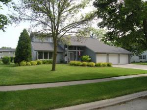 3802 Indian Bluff Dr., Manitowoc, WI 54220