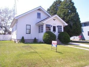 1014 S 23rd St., Manitowoc, WI 54220