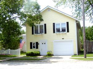 1714 S 12th St., Manitowoc, WI 54220