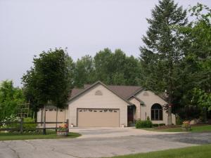 108 Douglas Ct., Saint Nazianz, WI 54232