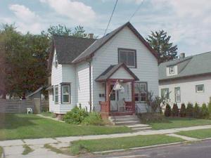 2006 S 9th St., Manitowoc, WI 54220