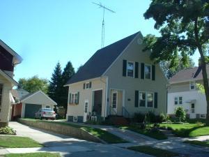 907 S 22nd St, Manitowoc, WI 54220