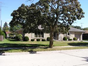 1512 Ahrens St., Manitowoc, WI 54220