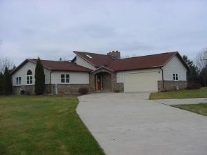 7222 Shamrock Ln., Manitowoc, WI 54241