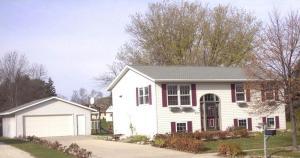 2134 S 15th St., Manitowoc, WI 54220