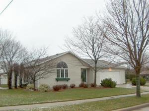 1374 Hazelwood Dr., Manitowoc, WI 54220