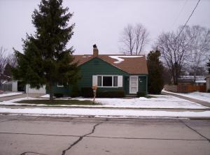 1402 Cherry Rd., Manitowoc, WI 54220