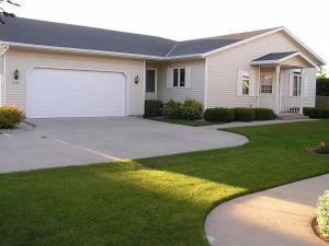 2101 Sharon Ln., Manitowoc, WI 54220