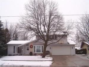 3912 Wildwood Dr, Manitowoc, WI 54220