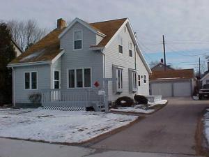 517 S 26th St., Manitowoc, WI 54220