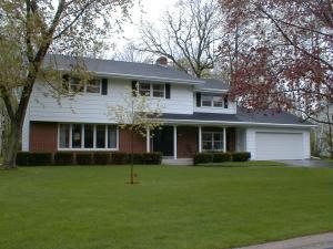 1212 Tanglewood Rd., Manitowoc, WI 54220