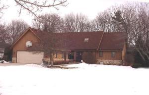 831 Indian Bluff Dr., Manitowoc, WI 54220