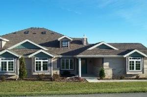 1902 Ravenswood Ln. #4, Manitowoc, WI 54220