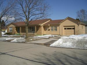 2205 S 9th St., Manitowoc, WI 54220