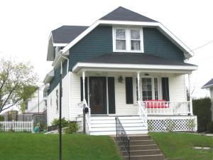 1326 S 14th St., Manitowoc, WI 54220