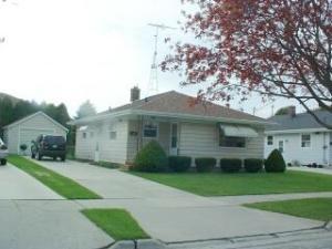 932 S 30th St., Manitowoc, WI 54220