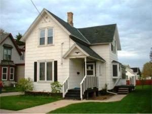 1215 S 12th St., Manitowoc, WI 54220