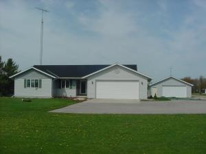 1211 Koeppel Ln., Manitowoc, WI 54220
