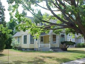 1207 S 8th St., Manitowoc, WI 54220