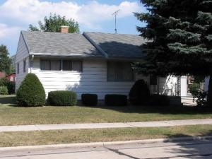 1607 S 25th St., Manitowoc, WI 54220