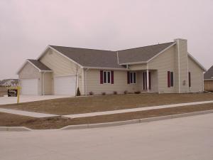 4302 Deerfield Ln., Manitowoc, WI 54220