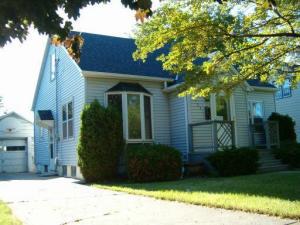 1122 S 26th St., Manitowoc, WI 54220