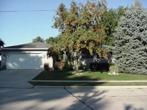 1202 S 39th St., Manitowoc, WI 54220