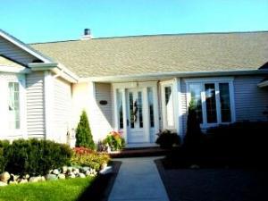 4611 S 10th St., Manitowoc, WI 54220