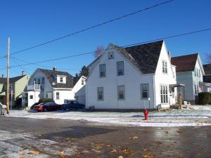 1035 S 15th St., Manitowoc, WI 54220