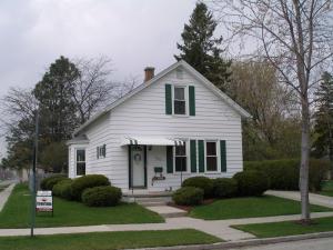 1422 S 13th St., Manitowoc, WI 54220