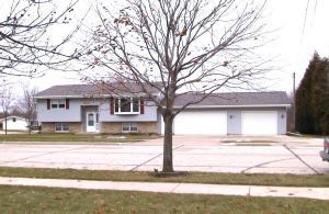2216 S 12th St., Manitowoc, WI 54220