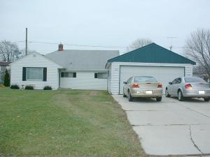 1035 N 43rd St., Manitowoc, WI 54220