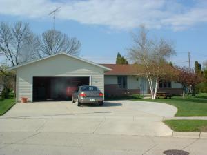 2619 College St., Manitowoc, WI 54220