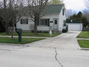 1622 Holly Dr., Manitowoc, WI 54220