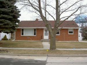 1421 N 10th St., Manitowoc, WI 54220