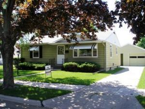 1418 S 25th St., Manitowoc, WI 54220