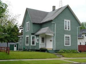 2407 Clark St., Manitowoc, WI 54220