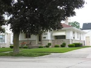 1129 S 26th St., Manitowoc, WI 54220