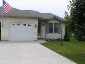 1737 Cedar Ct., Manitowoc, WI 54220