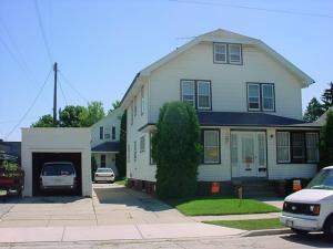 1011 S 14th St., Manitowoc, WI 54220