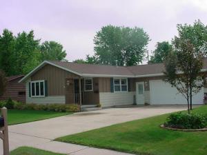 1409 Hazelwood Dr., Manitowoc, WI 54220