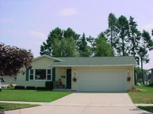 827 Dueno Ct., Manitowoc, WI 54220