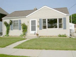 942 S 29th St., Manitowoc, WI 54220