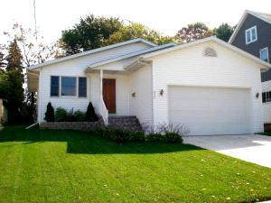 913 S 26th St., Manitowoc, WI 54220